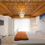 Ayka Hotel *